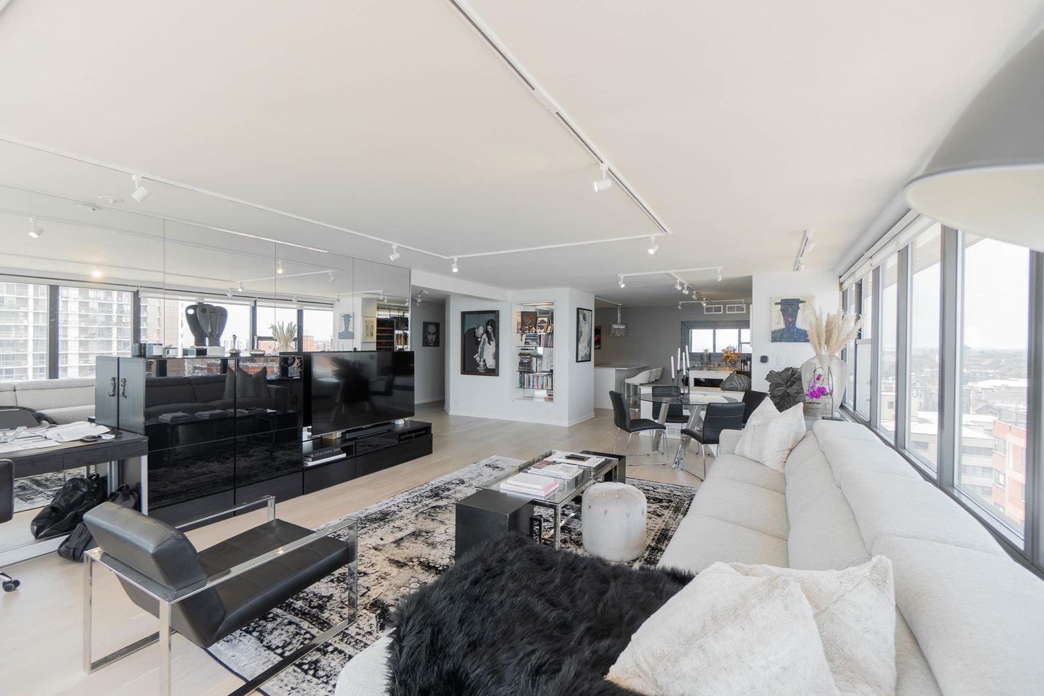 5801 N Sheridan Rd Unit 16C 
