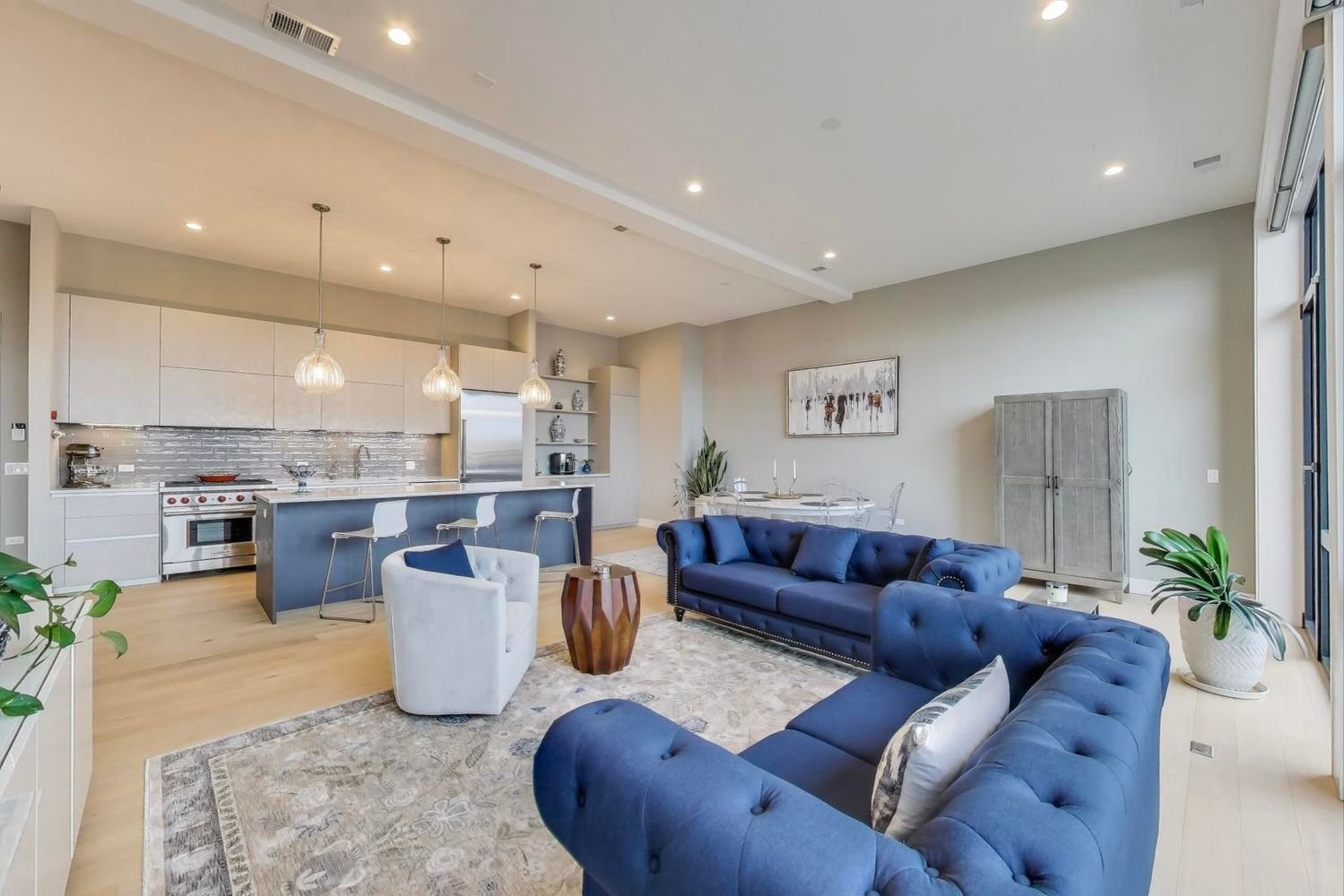2405 W Iowa St, Unit 405