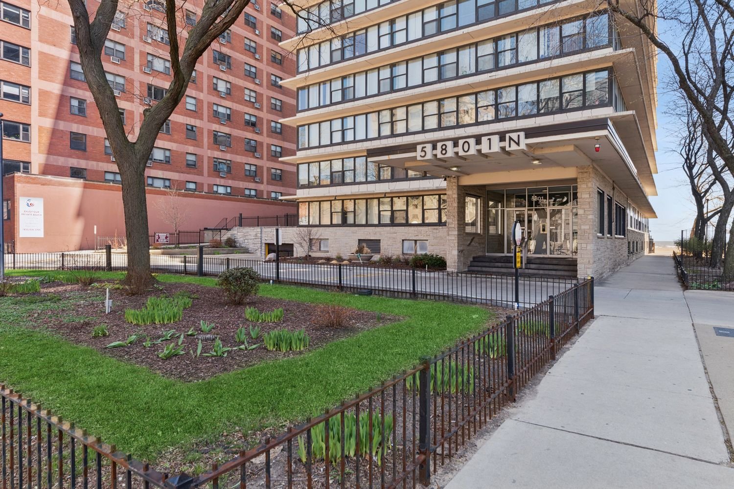 5801 N Sheridan Rd Unit 16C 