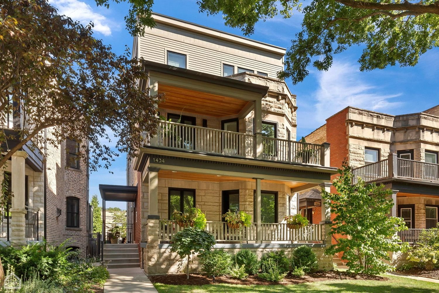 1434 W Bryn Mawr Ave