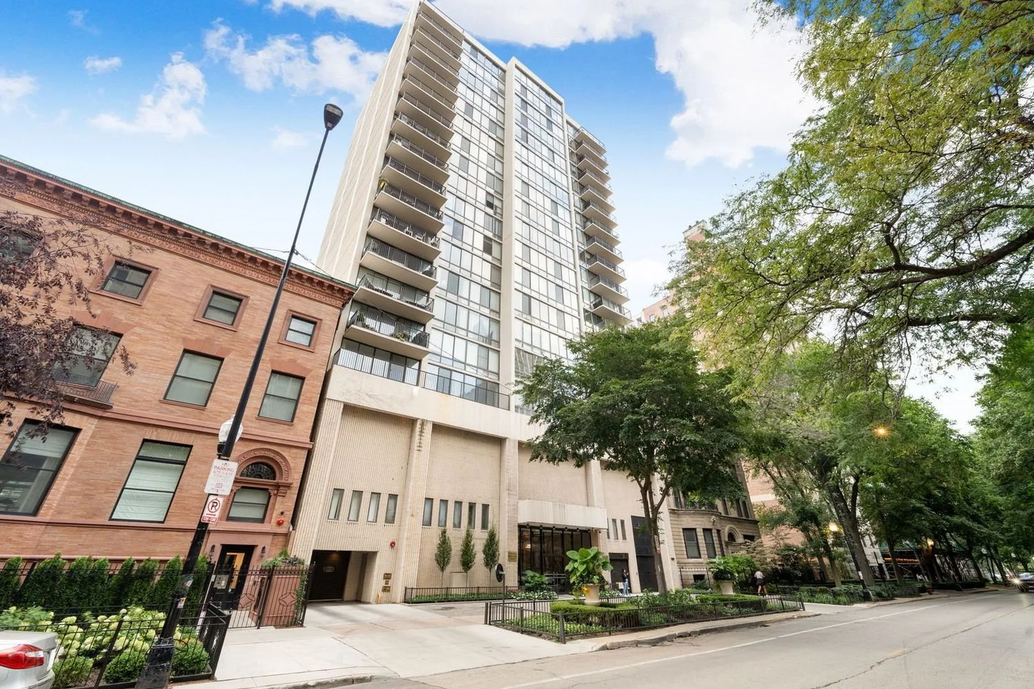 1516 N State Pkwy, Unit 5D