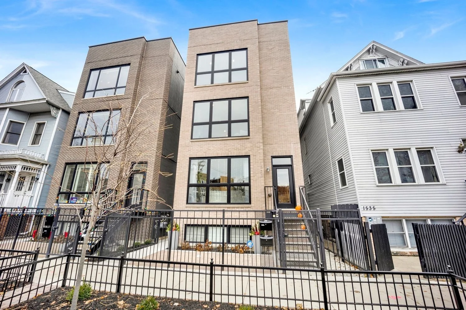 1533 W Barry Ave, #2
