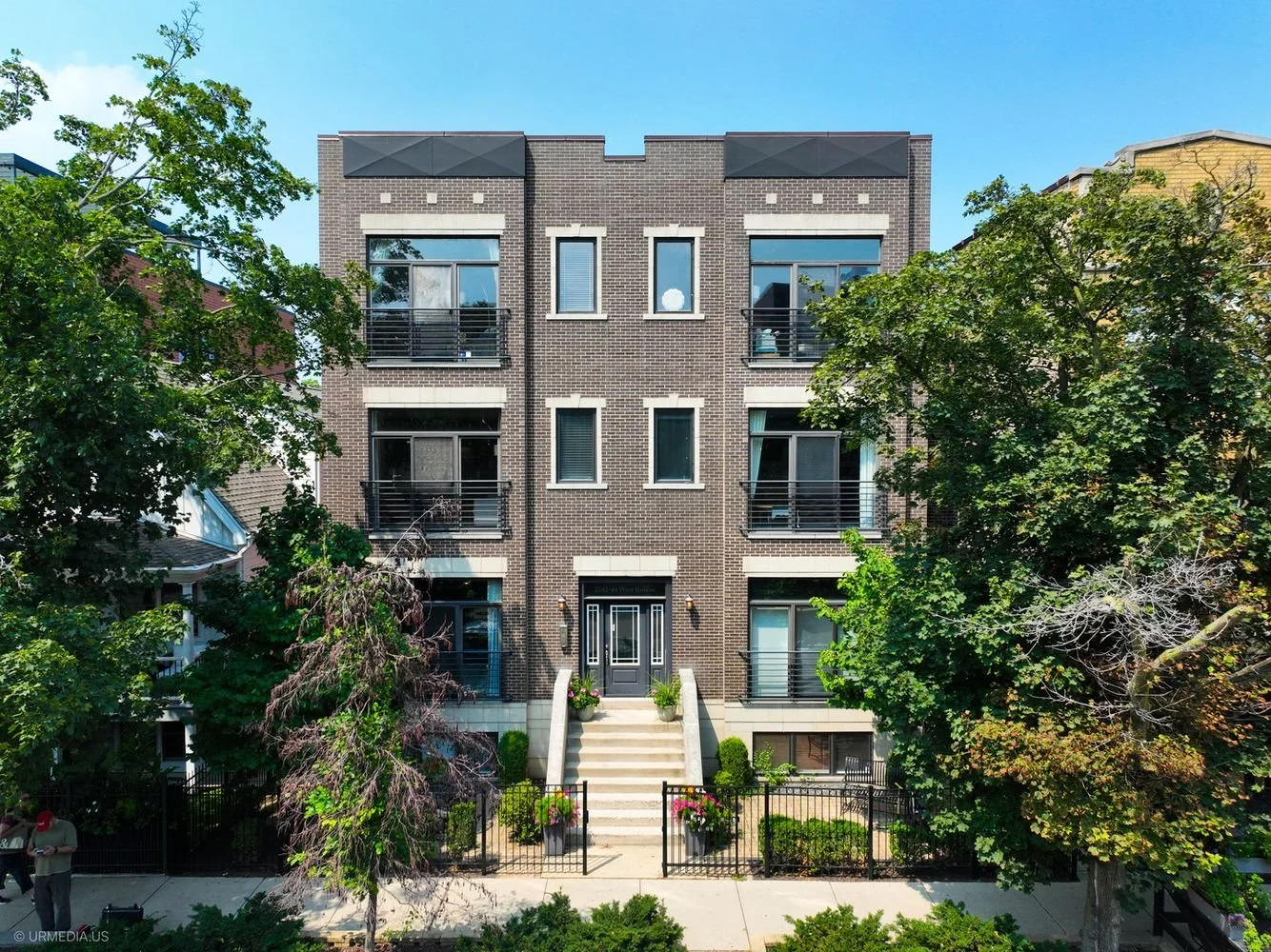 2244 W Roscoe St, #2