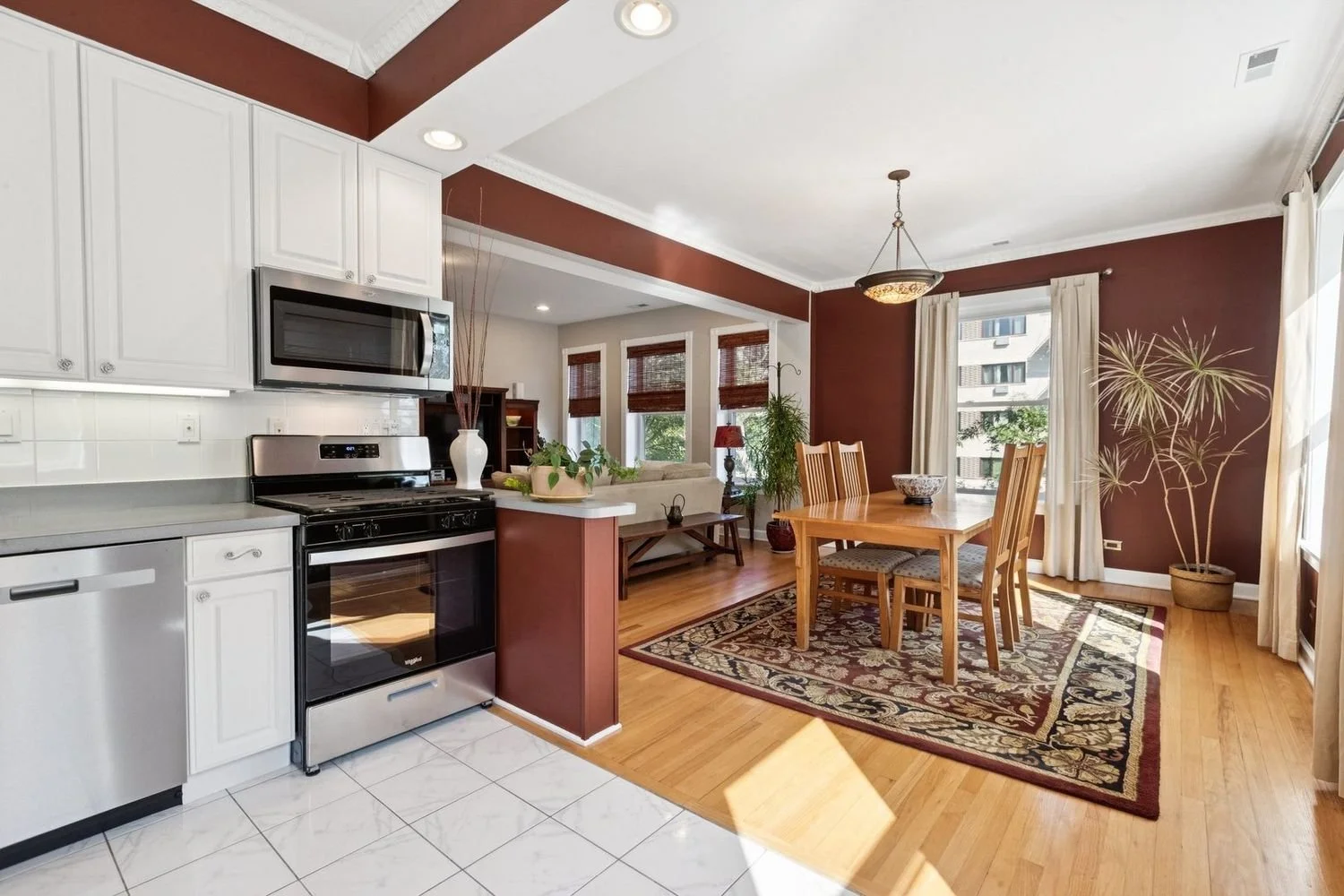 1321 W Fargo Ave, Unit 2E