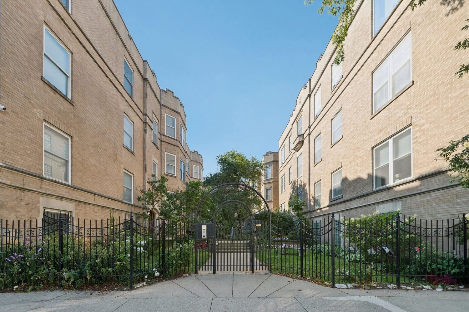 1321 W Fargo Ave, Unit 2E