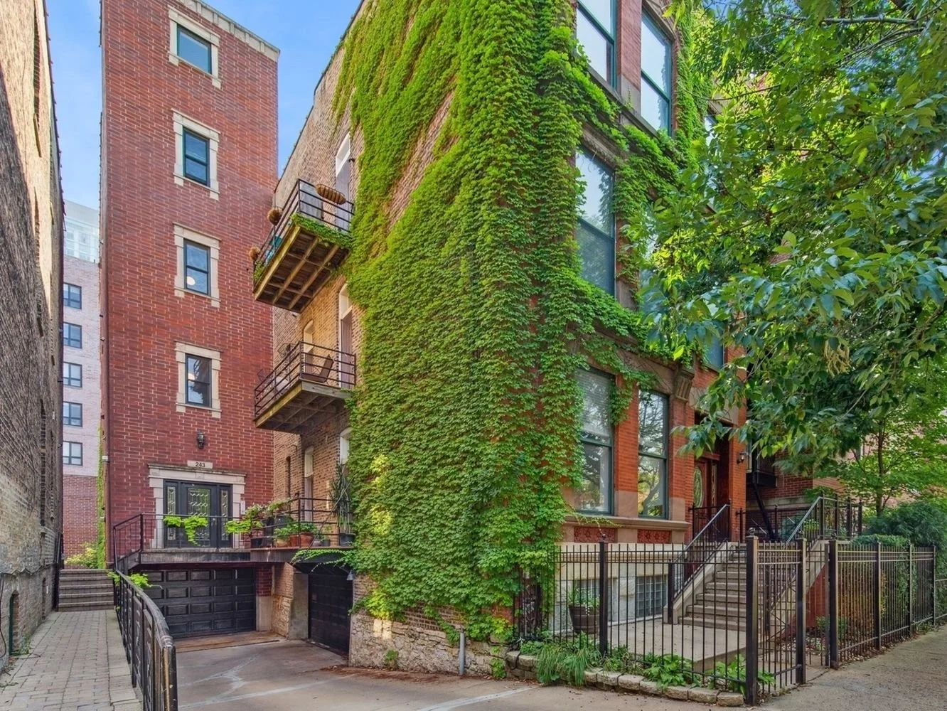 243 W Scott St, Unit 4