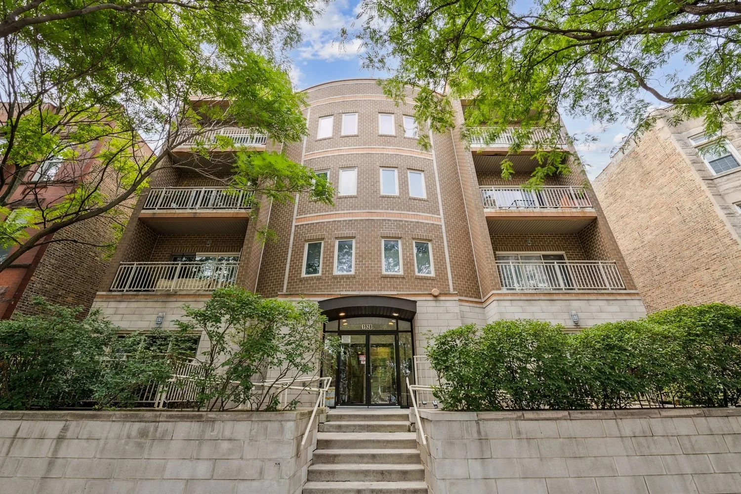 1928 N Kedzie Ave, Unit 306