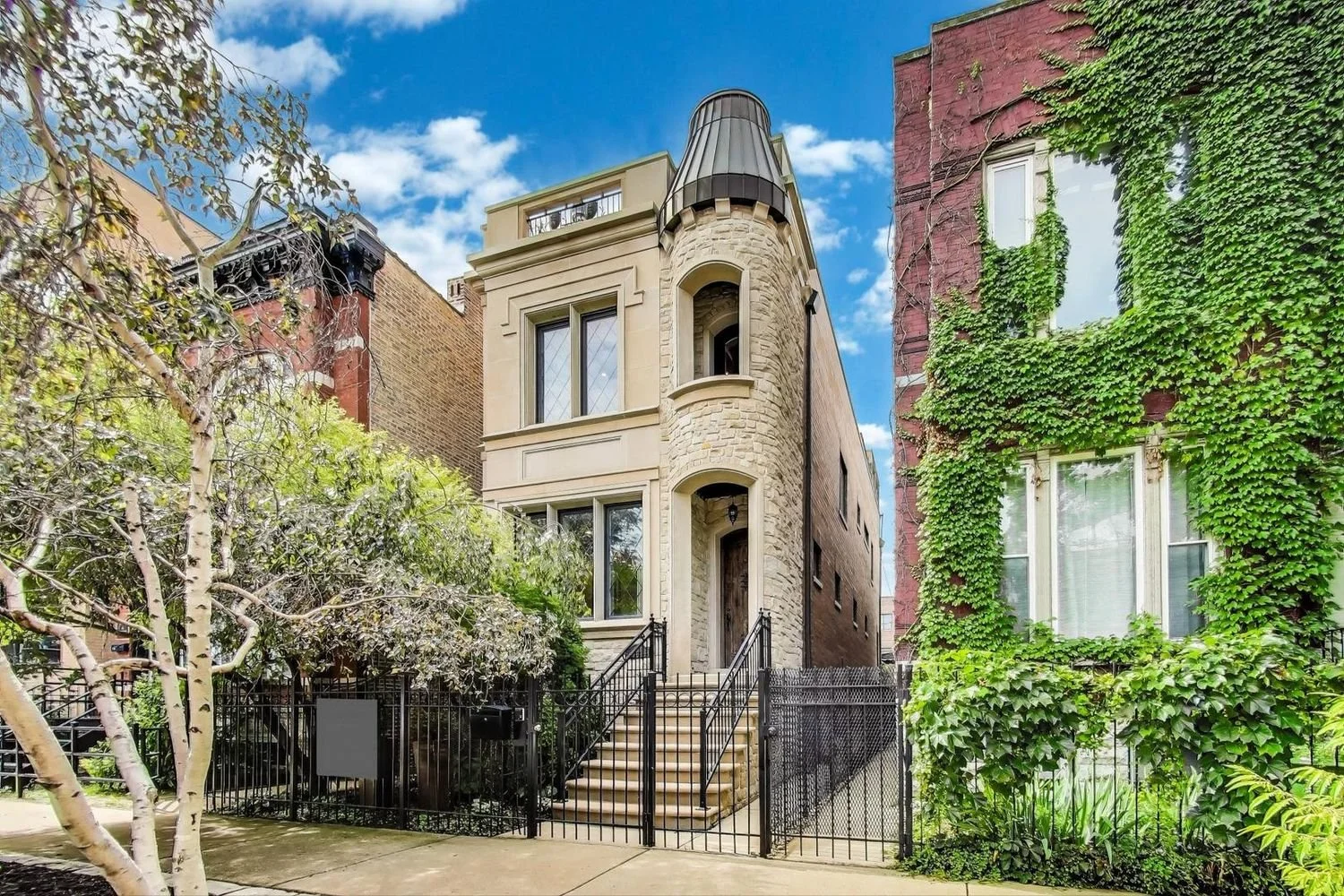 2011 W Huron St