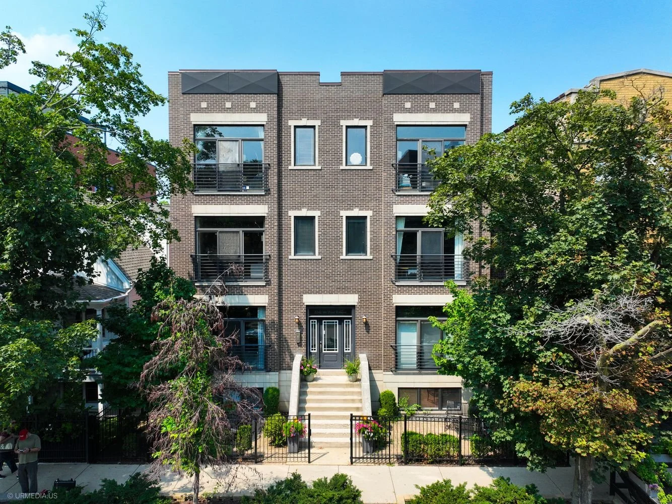 2244 W Roscoe St, Unit 2