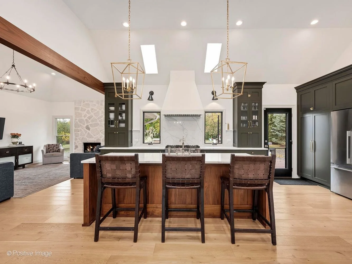 1024 Laurie Ln