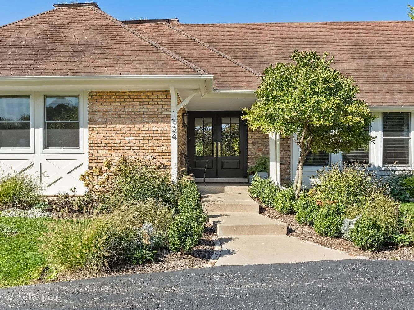 1024 Laurie Ln
