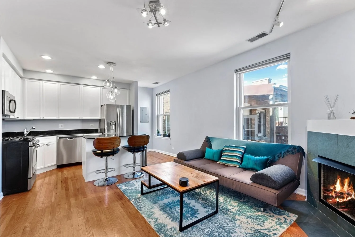 1636 W Melrose St, Unit 404