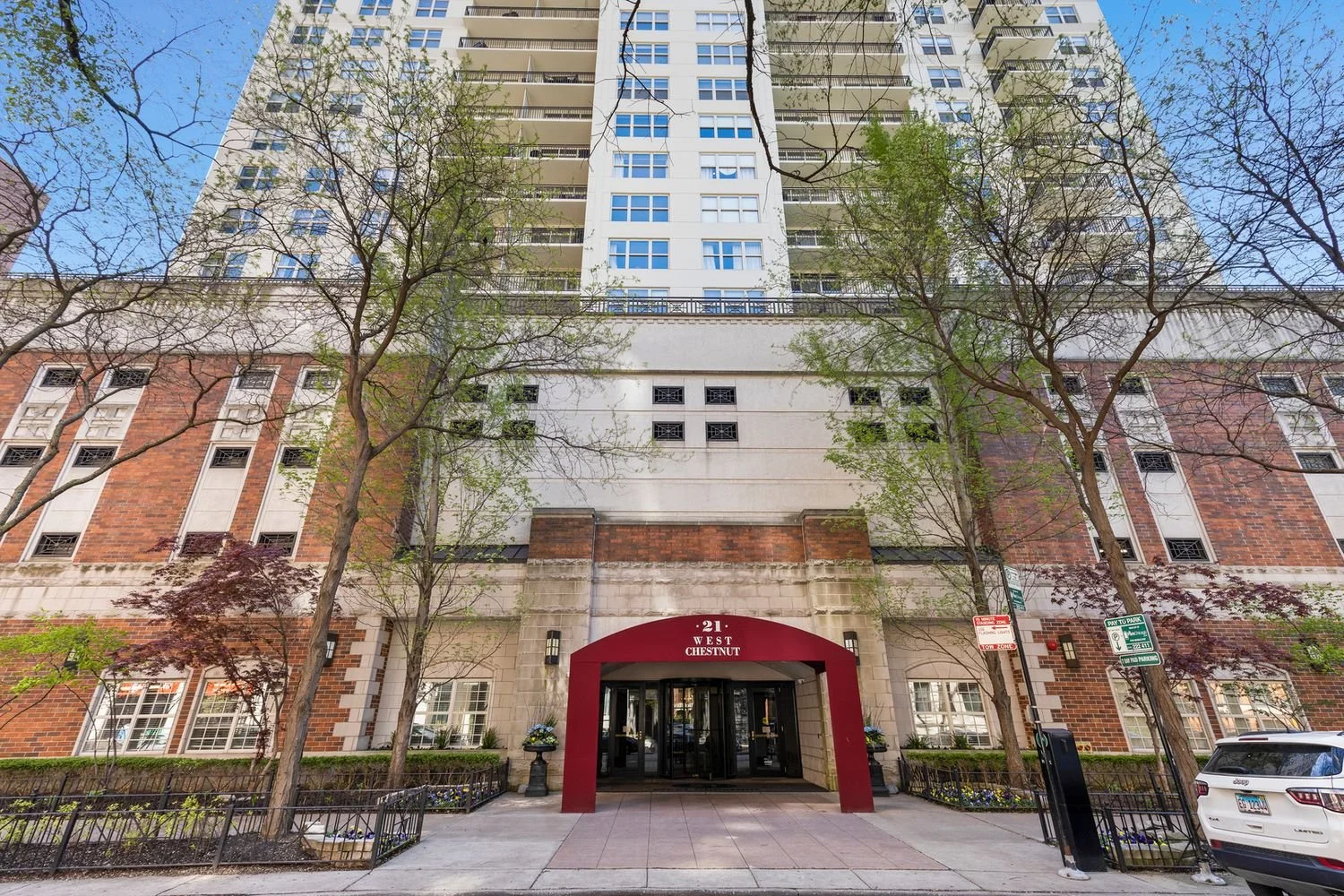 21 W Chestnut St, Unit 1604